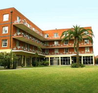Greenwich Village Accommodation - Kawana Tourism