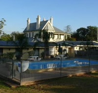 Airlie House Motor Inn - Kawana Tourism