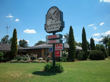 Bushmans Motor Inn - Kawana Tourism 0