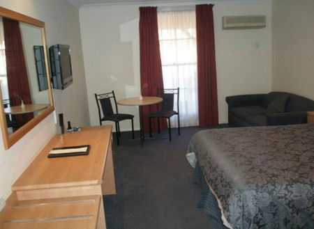 Bushmans Motor Inn - Kawana Tourism 2