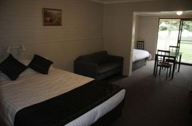 Snowy Mountains Motel - Kawana Tourism 0
