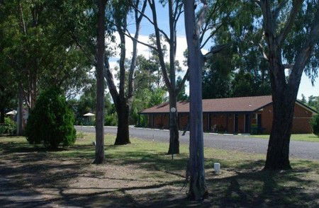 Castlereagh Motor Inn - Kawana Tourism 0