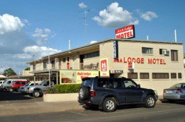 A & A Lodge Motel - Kawana Tourism 0