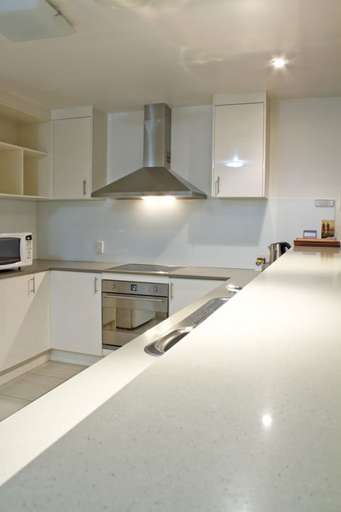 The Bay Apartments - Kawana Tourism 3