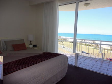 Aquarius Resort - Kawana Tourism 6