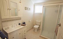 Curlew Cottage Bed And Breakfast - Kawana Tourism 1