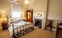 Curlew Cottage Bed And Breakfast - Kawana Tourism 2