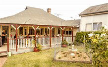 Curlew Cottage Bed And Breakfast - Kawana Tourism 5