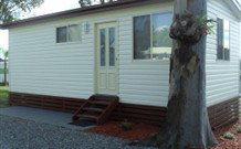 Pebbly Beach Holiday Cabins - Kawana Tourism 0