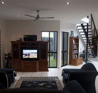Dolphin Beach House - Kawana Tourism