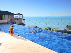 Pinnacles Resort - Kawana Tourism 1