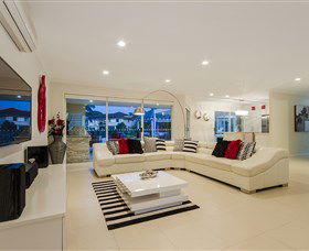 Rio Vista Quay At Vogue Holiday Homes - Kawana Tourism 1