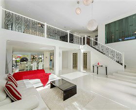 Riviera Waters At Vogue Holiday Homes - Kawana Tourism 1