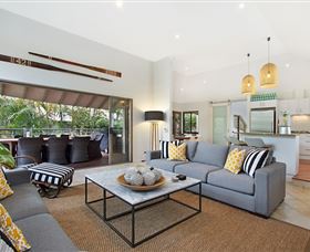 La Casa Sirena At Vogue Holiday Homes - Kawana Tourism 1