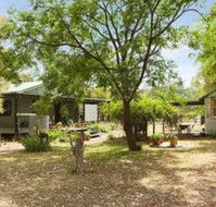 Red Tractor Retreat - Kawana Tourism