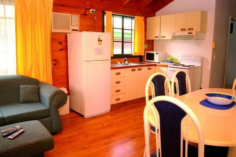 Smuggler's Cove Holiday Village - Kawana Tourism 2