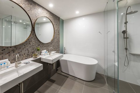 Vibe Hotel Canberra - Kawana Tourism 3