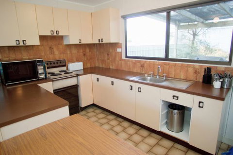 Coastal Cottage - Kawana Tourism 85