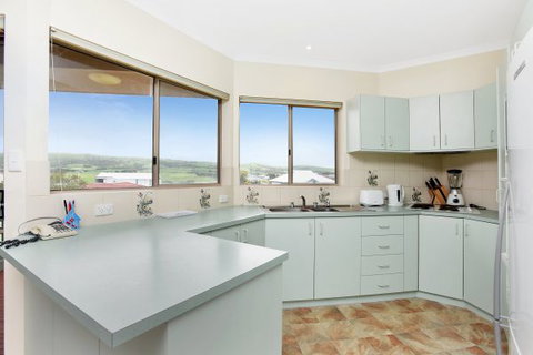 Coastal Cottage - Kawana Tourism 31