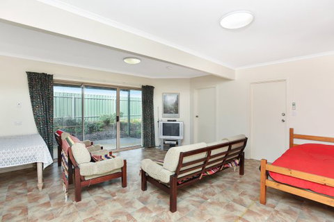 Coastal Cottage - Kawana Tourism 34