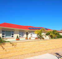 Christies Cottage for holidays and relocations. - Kawana Tourism