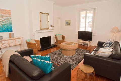 Coastal Cottage - Kawana Tourism 12