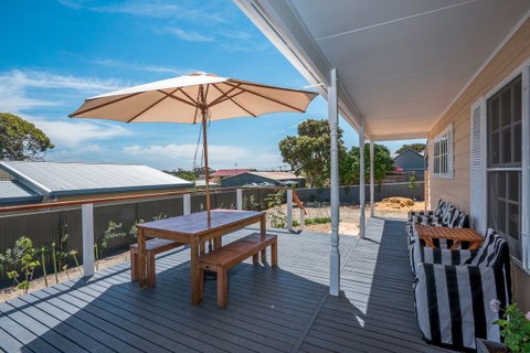 Coastal Cottage - Kawana Tourism 87