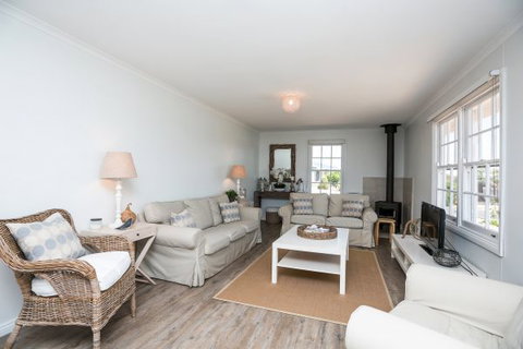 Coastal Cottage - Kawana Tourism 94