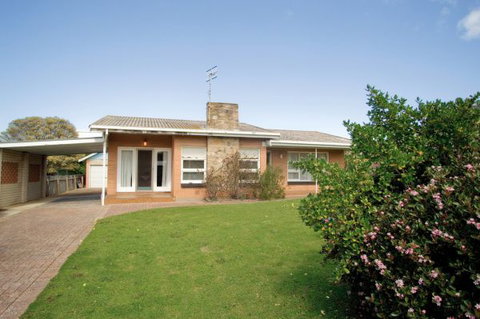 Coastal Cottage - Kawana Tourism 0