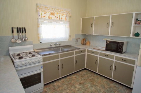 Coastal Cottage - Kawana Tourism 4