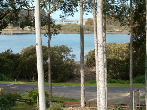Lavender Point Holiday Units - Kawana Tourism 2