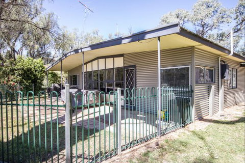 River Shack Rentals - Living The Dream - Kawana Tourism 106