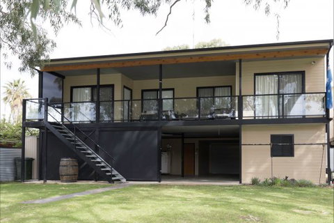 River Shack Rentals - Living The Dream - Kawana Tourism 36