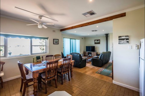 River Shack Rentals - Living The Dream - Kawana Tourism 64