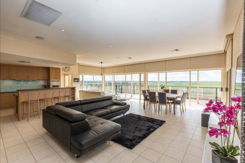 River Shack Rentals - Living The Dream - Kawana Tourism 28