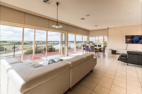 River Shack Rentals - Living The Dream - Kawana Tourism 29