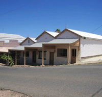 Carmines Antiques and Accommodation - Kawana Tourism
