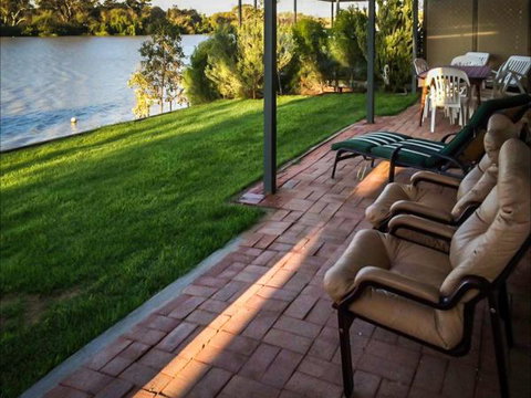 River Shack Rentals - Living The Dream - Kawana Tourism 24
