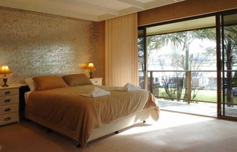 Trenberth House - Kawana Tourism 1