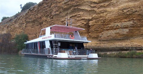 Takeme2 Houseboat - Kawana Tourism 1