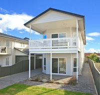 Century 21 SouthCoast White Caps - Kawana Tourism