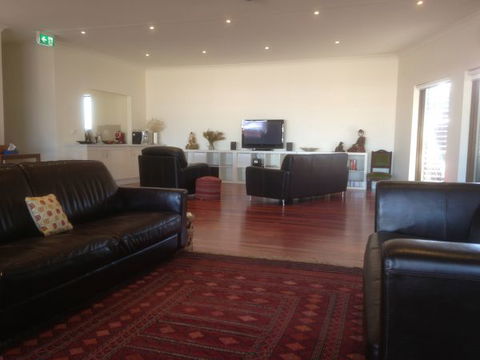 Crossroads Ecomotel - Kawana Tourism 6