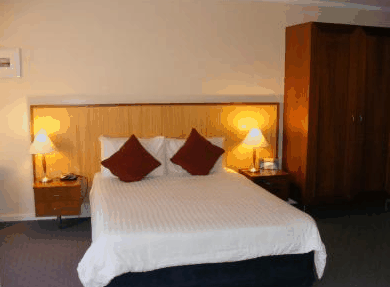 Ocean Beach Hotel - Kawana Tourism