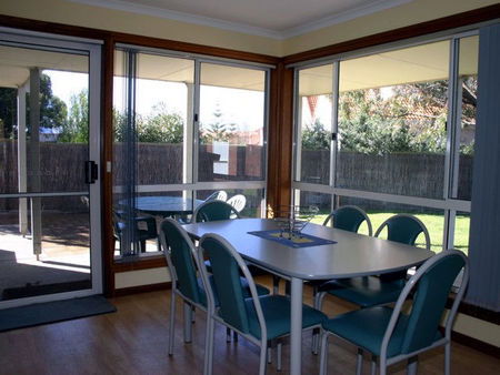 Lincoln Cove Villas - Kawana Tourism 0