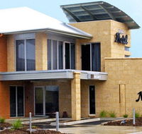 Strath Motel - Kawana Tourism