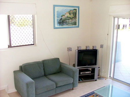 Tasman Beachside Apartments - Kawana Tourism 3
