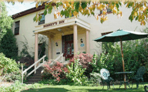 Bonney's Inn - Kawana Tourism 0