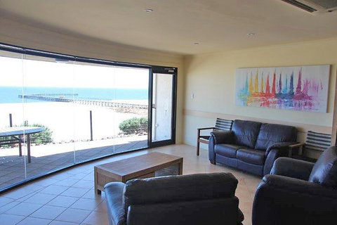 Cliff House Beachfront Villas - Kawana Tourism 2