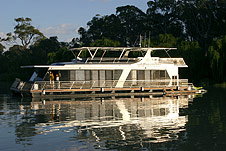 Whitewater Houseboat - Kawana Tourism 0
