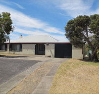 Carthew Street Holiday Home - Kawana Tourism